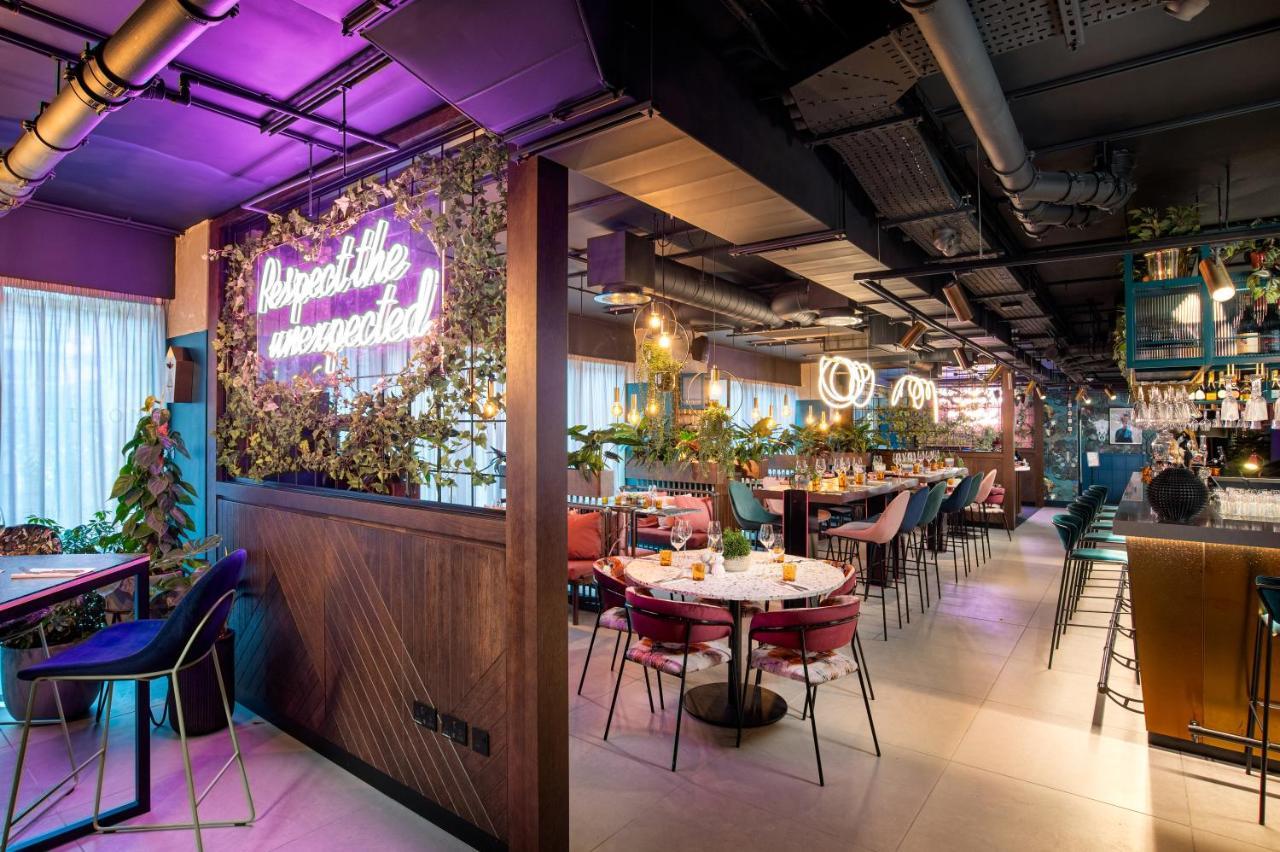 Yotel Manchester Deansgate Exterior photo Restaurant interior design