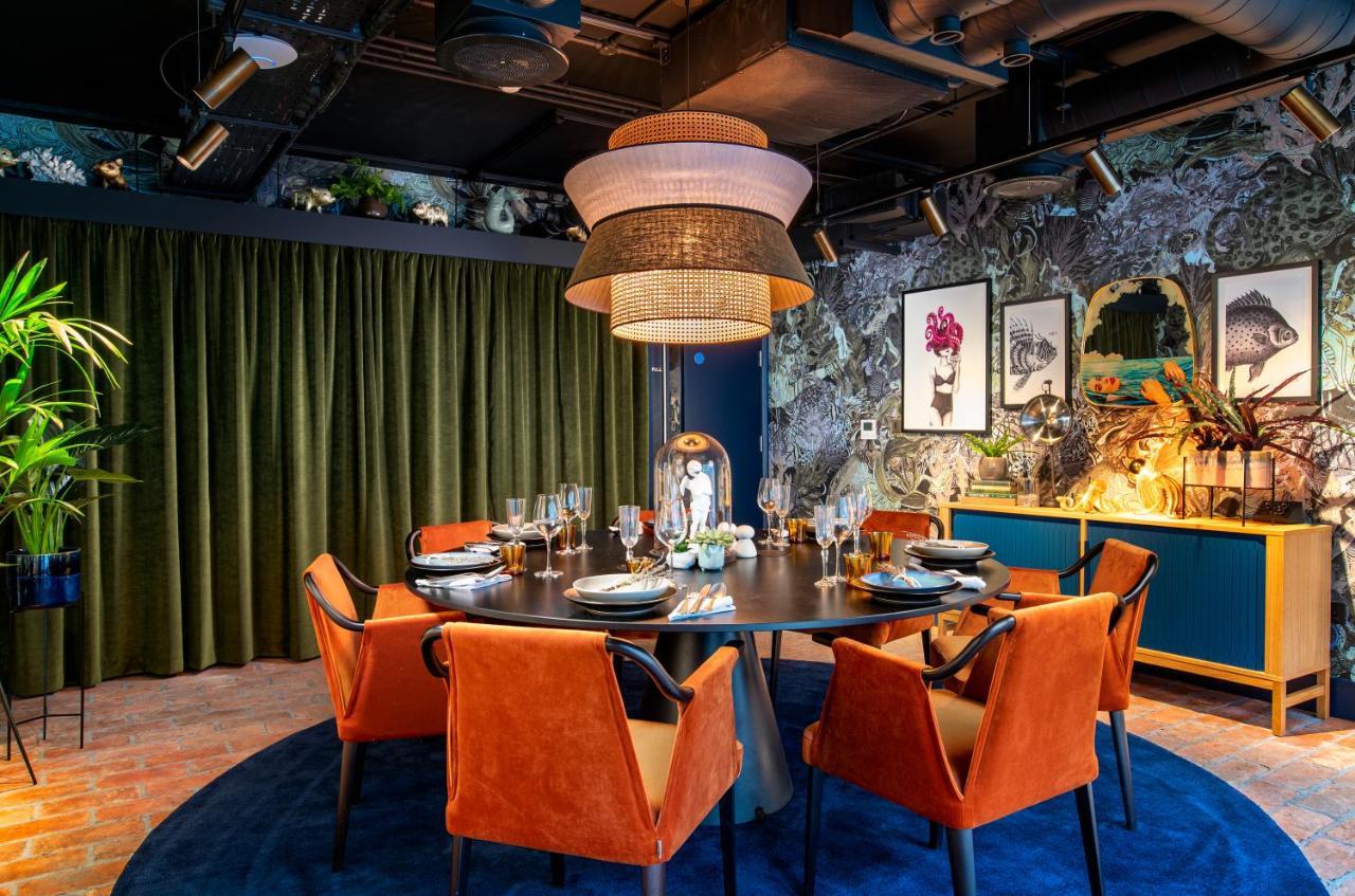 Yotel Manchester Deansgate Exterior photo Restaurant interior design