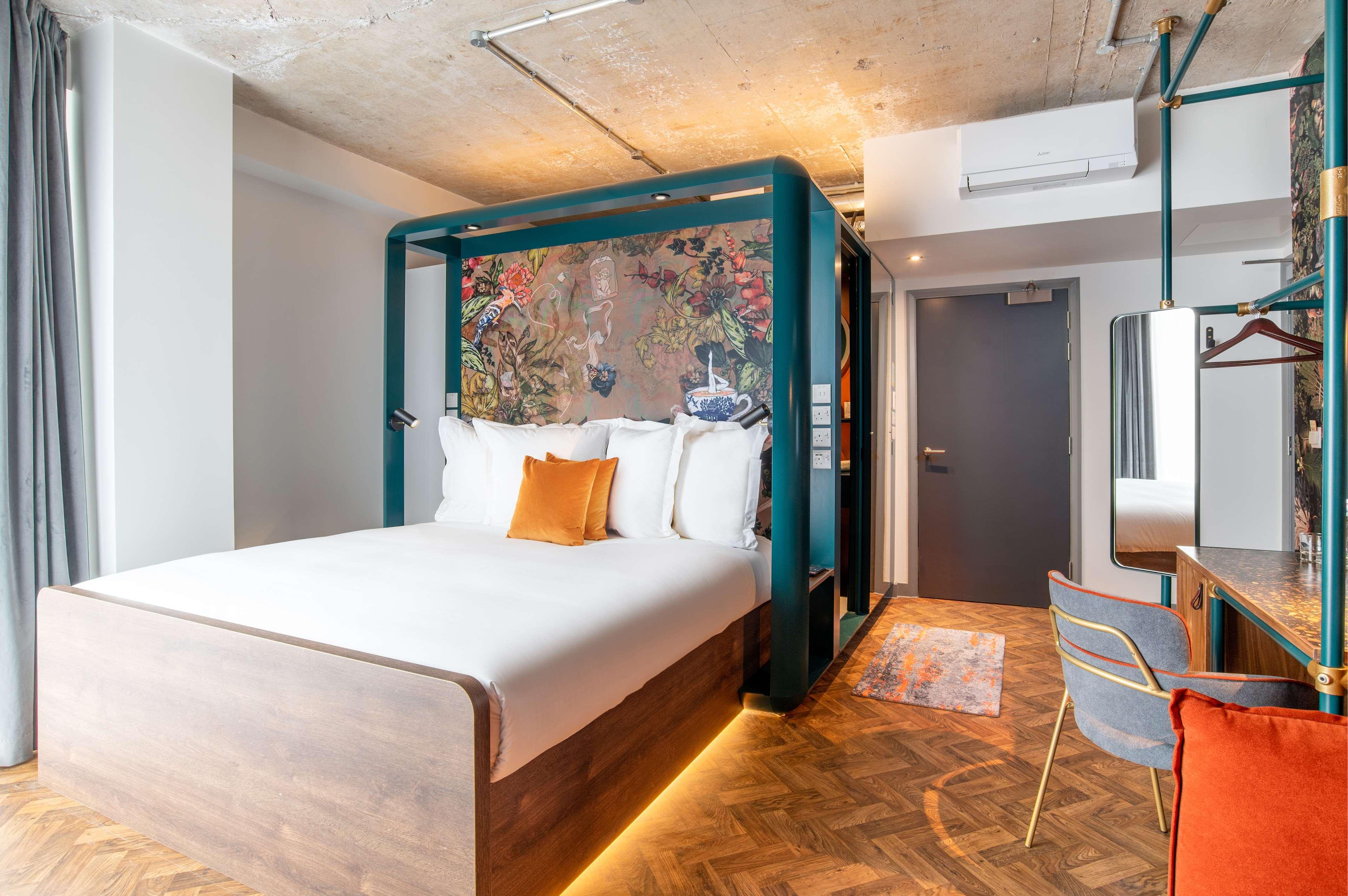 Yotel Manchester Deansgate Exterior photo Room at the hotel