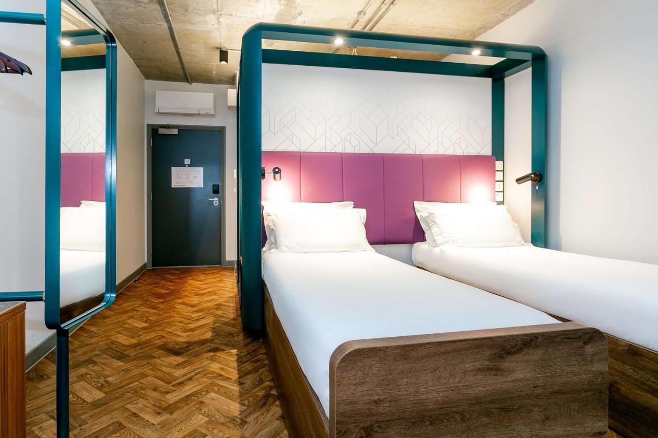 Yotel Manchester Deansgate Exterior photo Room interior